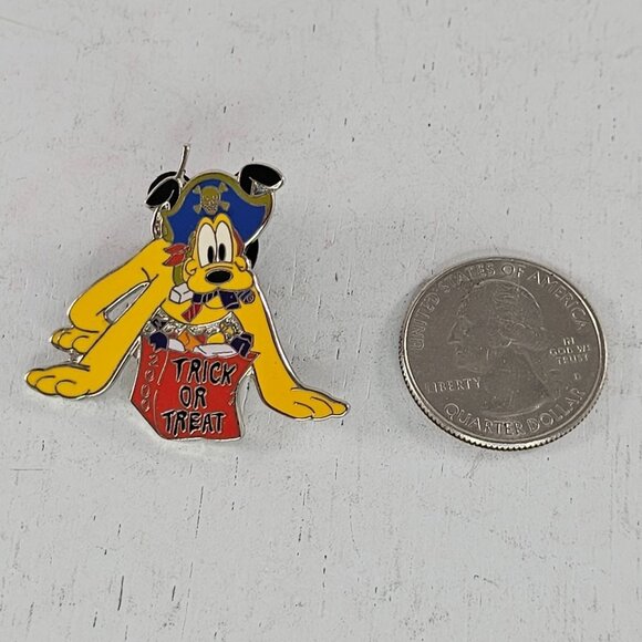 Disney Halloween 2000 Pluto Pirate Trick or Treat LE Pin 1200 - Picture 3 of 5